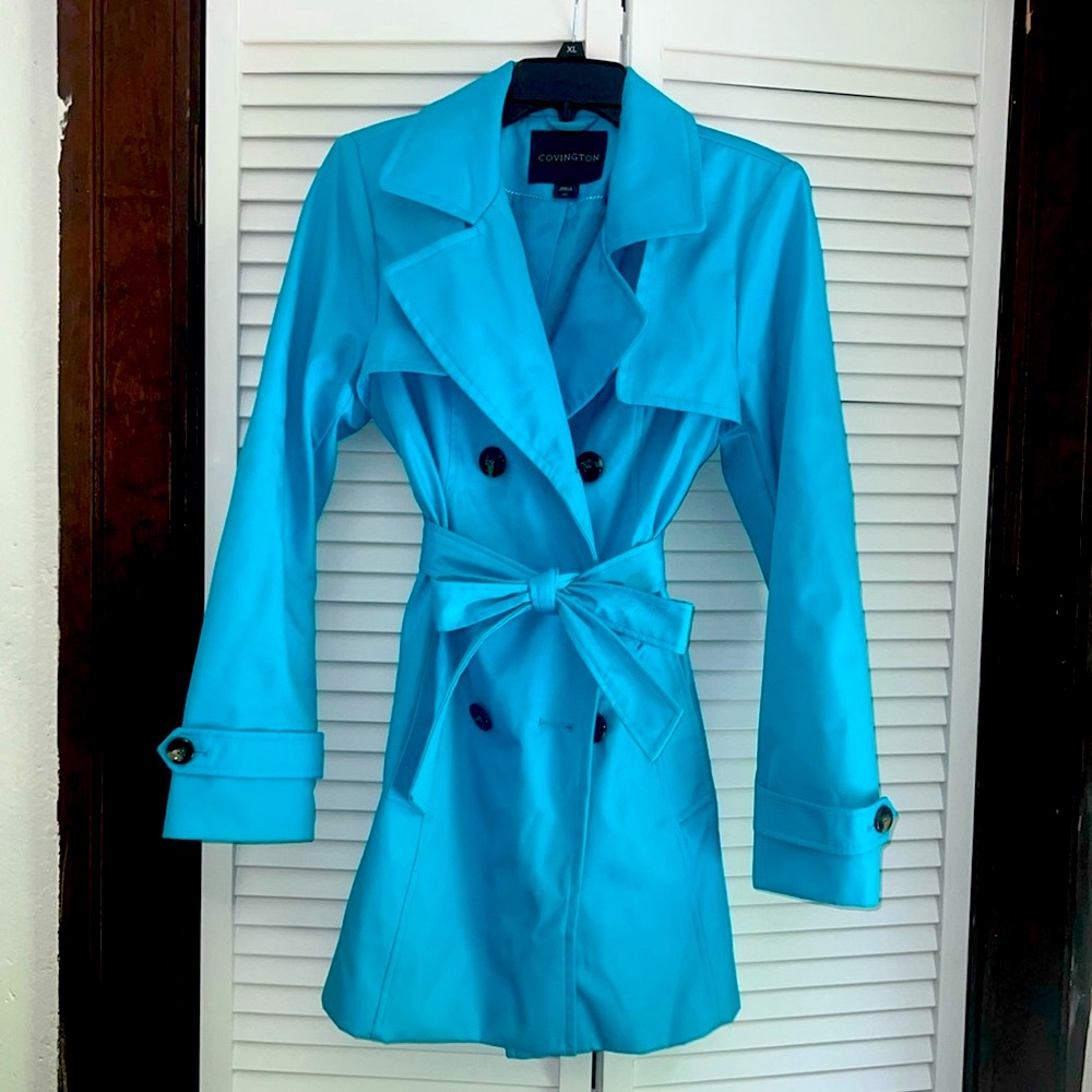 Water resistant trench coat